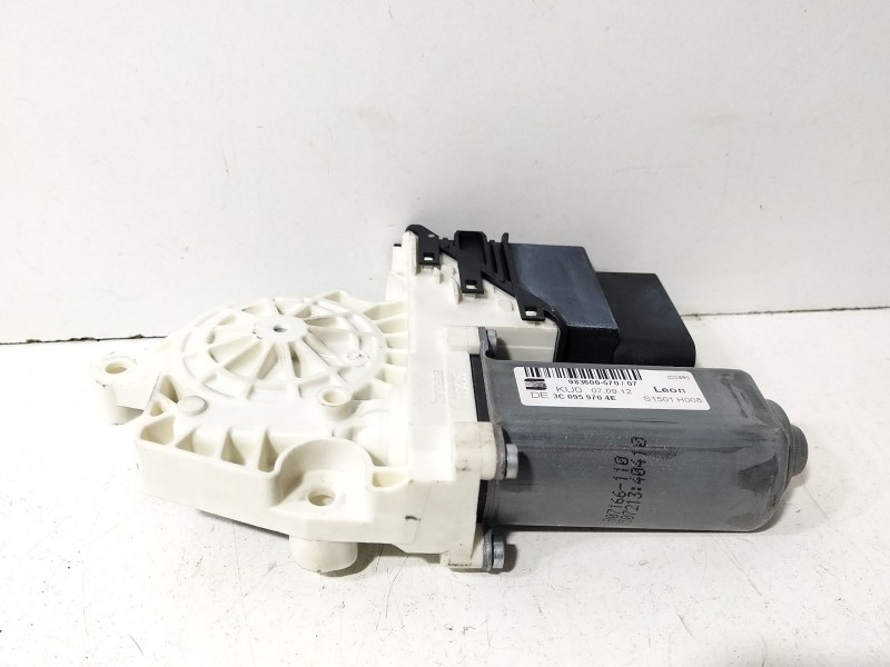 Recambio de motor elevalunas trasero derecho para seat leon (1p1) 1.4 tsi referencia OEM IAM 3C0959704E  
