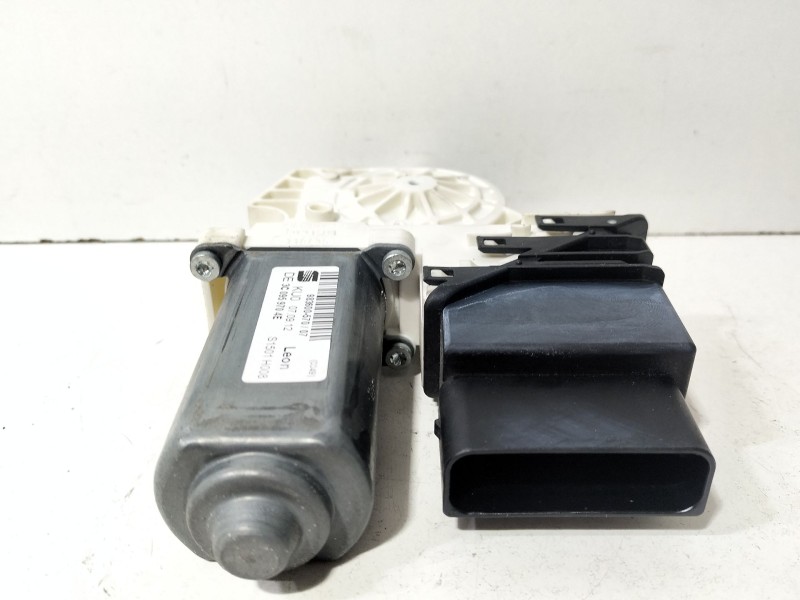 Recambio de motor elevalunas trasero derecho para seat leon (1p1) 1.4 tsi referencia OEM IAM 3C0959704E  