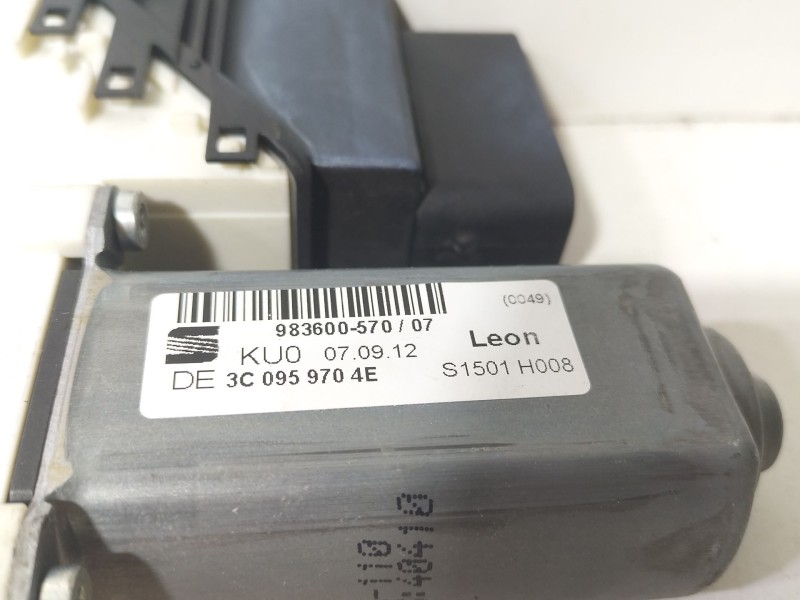 Recambio de motor elevalunas trasero derecho para seat leon (1p1) 1.4 tsi referencia OEM IAM 3C0959704E  