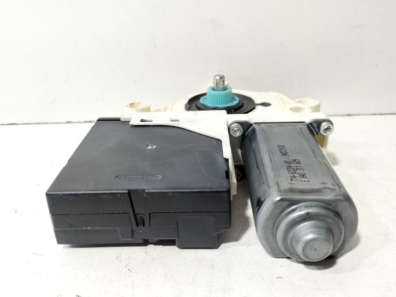 Recambio de motor elevalunas delantero derecho para seat leon (1p1) 1.4 tsi referencia OEM IAM 1P0837402AC  