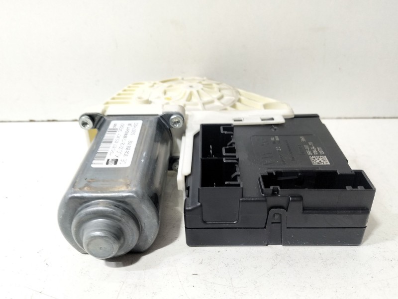 Recambio de motor elevalunas delantero derecho para seat leon (1p1) 1.4 tsi referencia OEM IAM 1P0837402AC  