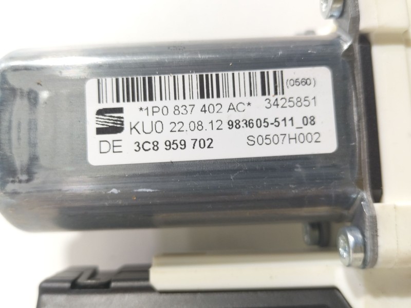 Recambio de motor elevalunas delantero derecho para seat leon (1p1) 1.4 tsi referencia OEM IAM 1P0837402AC  