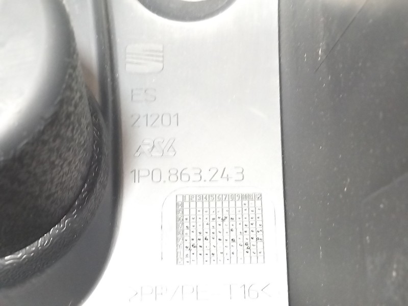 Recambio de consola central para seat leon (1p1) 1.4 tsi referencia OEM IAM 1P0863243  