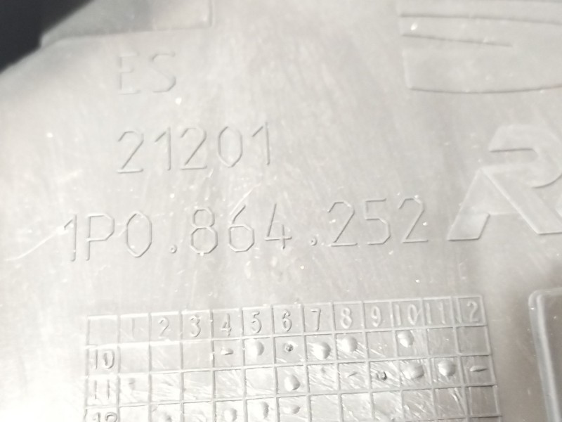Recambio de consola central para seat leon (1p1) 1.4 tsi referencia OEM IAM 1P0863243  