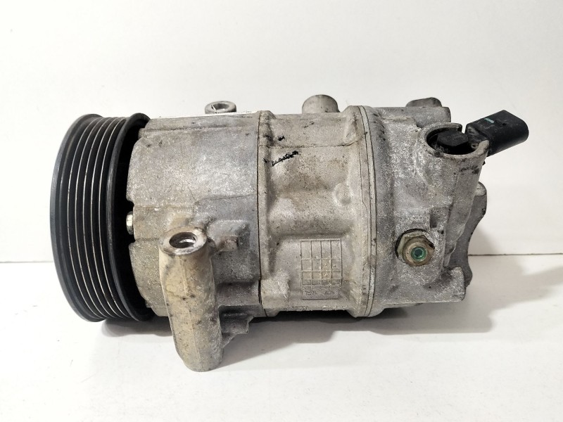 Recambio de compresor aire acondicionado para volkswagen golf vii (5g1, bq1, be1, be2) 1.6 tdi referencia OEM IAM 5Q0816803B  