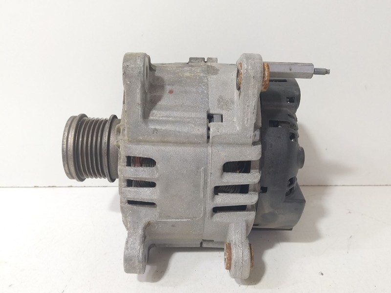 Recambio de alternador para volkswagen golf vii (5g1, bq1, be1, be2) 1.6 tdi referencia OEM IAM 04L903021D  