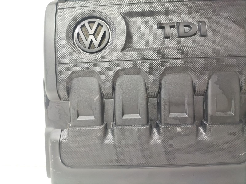 Recambio de tapa motor para volkswagen golf vii (5g1, bq1, be1, be2) 1.6 tdi referencia OEM IAM 04L103925T  
