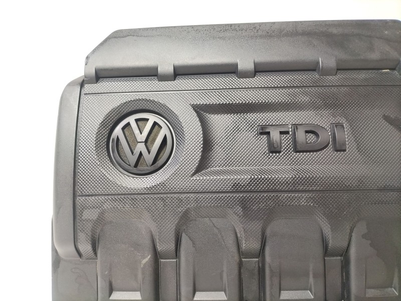Recambio de tapa motor para volkswagen golf vii (5g1, bq1, be1, be2) 1.6 tdi referencia OEM IAM 04L103925T  