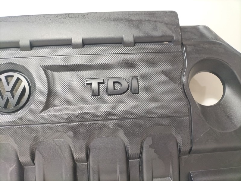 Recambio de tapa motor para volkswagen golf vii (5g1, bq1, be1, be2) 1.6 tdi referencia OEM IAM 04L103925T  