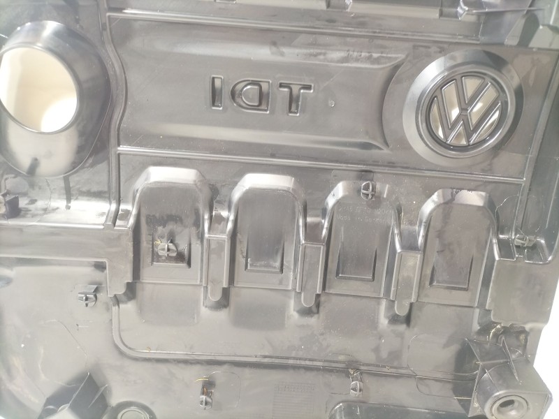 Recambio de tapa motor para volkswagen golf vii (5g1, bq1, be1, be2) 1.6 tdi referencia OEM IAM 04L103925T  