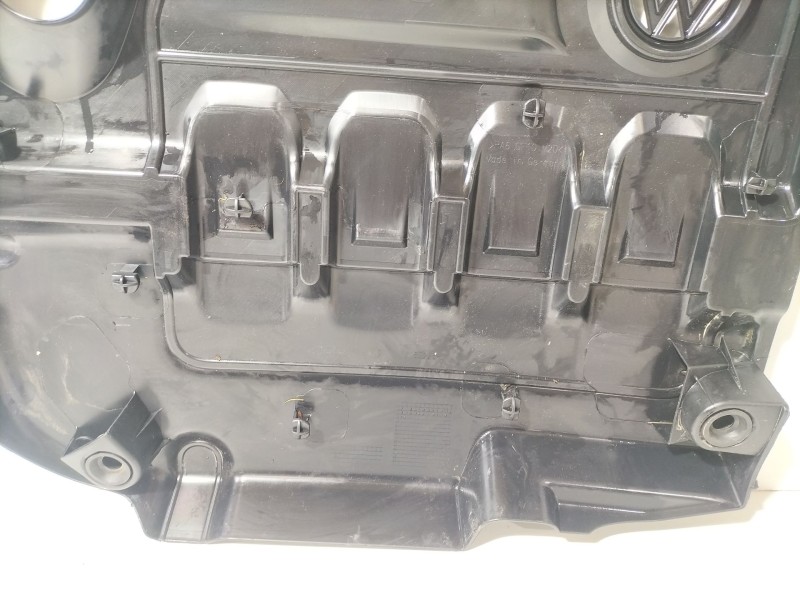 Recambio de tapa motor para volkswagen golf vii (5g1, bq1, be1, be2) 1.6 tdi referencia OEM IAM 04L103925T  