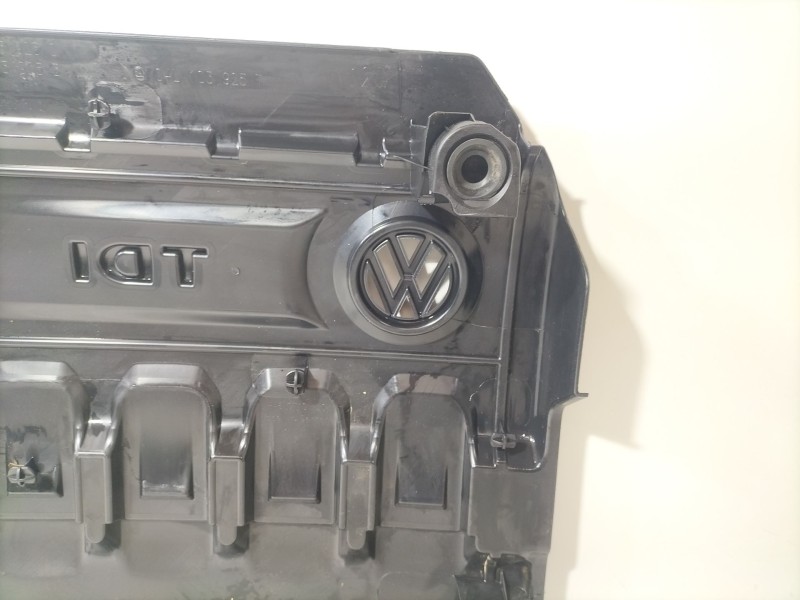 Recambio de tapa motor para volkswagen golf vii (5g1, bq1, be1, be2) 1.6 tdi referencia OEM IAM 04L103925T  
