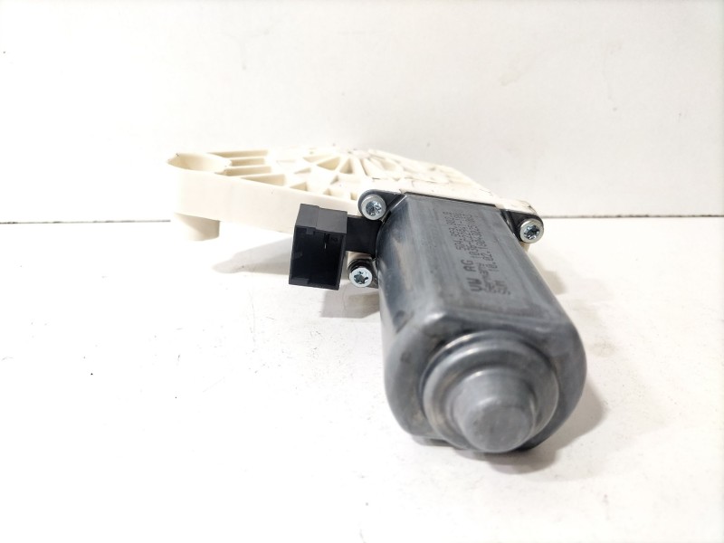 Recambio de motor elevalunas delantero derecho para volkswagen golf vii (5g1, bq1, be1, be2) 1.6 tdi referencia OEM IAM 5Q495980