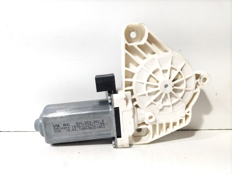 Recambio de motor elevalunas delantero derecho para volkswagen golf vii (5g1, bq1, be1, be2) 1.6 tdi referencia OEM IAM 5Q495980