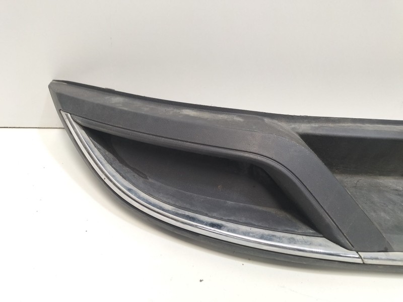 Recambio de molduras traseras para volkswagen golf vii (5g1, bq1, be1, be2) 1.6 tdi referencia OEM IAM 5G6807568R  