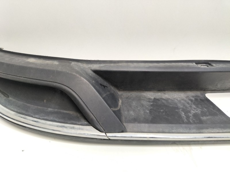 Recambio de molduras traseras para volkswagen golf vii (5g1, bq1, be1, be2) 1.6 tdi referencia OEM IAM 5G6807568R  