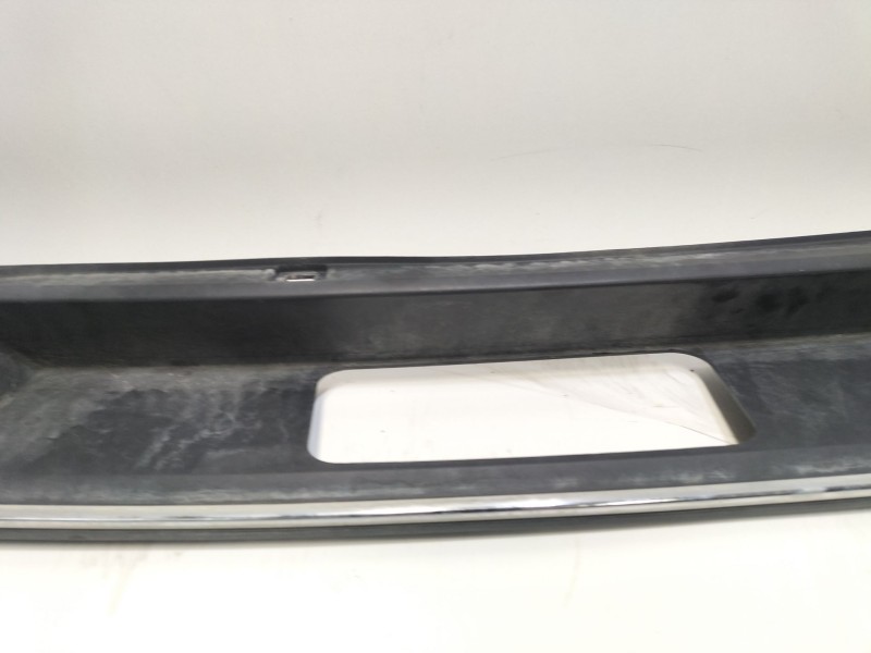 Recambio de molduras traseras para volkswagen golf vii (5g1, bq1, be1, be2) 1.6 tdi referencia OEM IAM 5G6807568R  