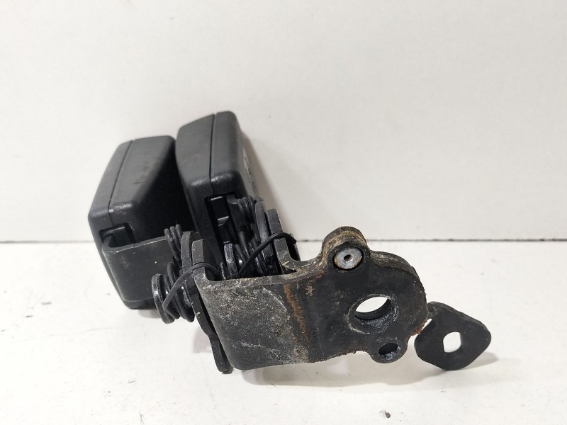 Recambio de anclaje cinturon trasero izquierdo para volkswagen golf vii (5g1, bq1, be1, be2) 1.6 tdi referencia OEM IAM 8V085773