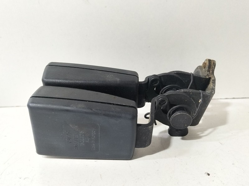 Recambio de anclaje cinturon trasero izquierdo para volkswagen golf vii (5g1, bq1, be1, be2) 1.6 tdi referencia OEM IAM 8V085773