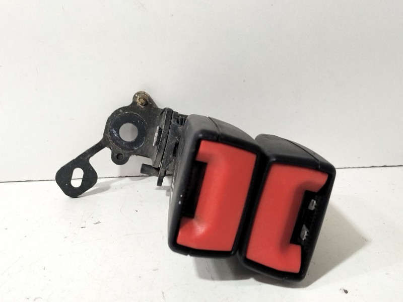 Recambio de anclaje cinturon trasero izquierdo para volkswagen golf vii (5g1, bq1, be1, be2) 1.6 tdi referencia OEM IAM 8V085773