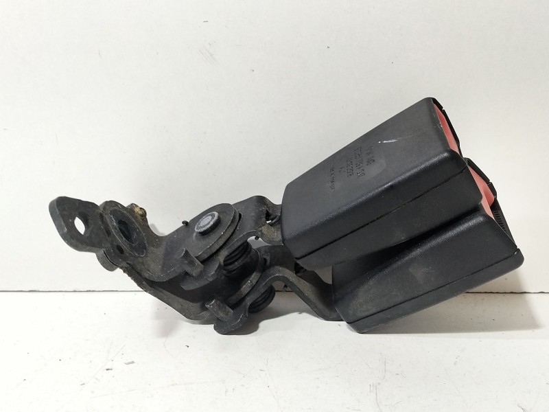 Recambio de anclaje cinturon trasero izquierdo para volkswagen golf vii (5g1, bq1, be1, be2) 1.6 tdi referencia OEM IAM 8V085773