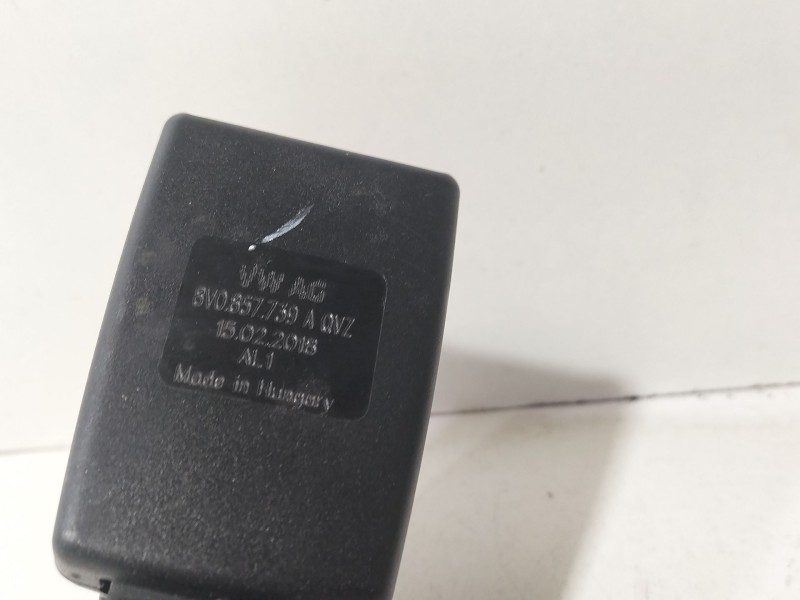 Recambio de anclaje cinturon trasero izquierdo para volkswagen golf vii (5g1, bq1, be1, be2) 1.6 tdi referencia OEM IAM 8V085773
