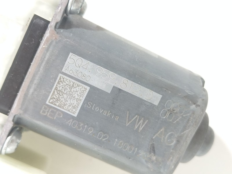 Recambio de motor elevalunas trasero derecho para volkswagen golf vii (5g1, bq1, be1, be2) 1.6 tdi referencia OEM IAM 5Q4959812D