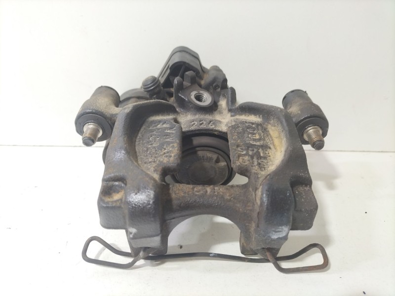 Recambio de pinza freno trasera derecha para volkswagen golf vii (5g1, bq1, be1, be2) 1.6 tdi referencia OEM IAM 8V0615424D  