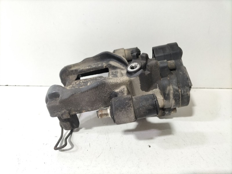 Recambio de pinza freno trasera derecha para volkswagen golf vii (5g1, bq1, be1, be2) 1.6 tdi referencia OEM IAM 8V0615424D  