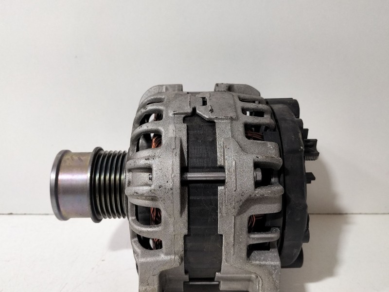 Recambio de alternador para seat ibiza iv st (6j8, 6p8) 1.2 tsi referencia OEM IAM 04E903015A  