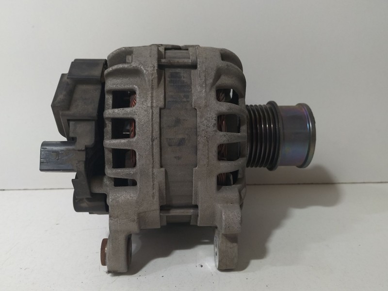 Recambio de alternador para seat ibiza iv st (6j8, 6p8) 1.2 tsi referencia OEM IAM 04E903015A  