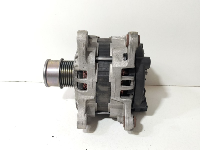 Recambio de alternador para seat ibiza iv st (6j8, 6p8) 1.2 tsi referencia OEM IAM 04E903015A  