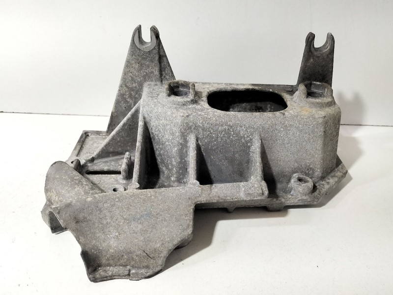 Recambio de soporte motor para renault clio iii grandtour (kr0/1_) 1.5 dci referencia OEM IAM 8200477152  