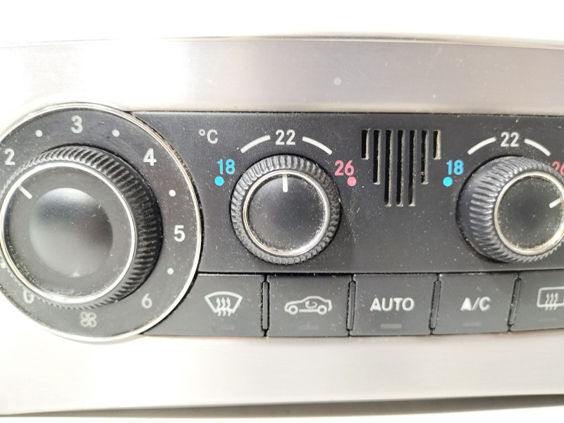 Recambio de mando climatizador para mercedes-benz clase c coupé (cl203) c 220 cdi (203.708) referencia OEM IAM A2038304085  
