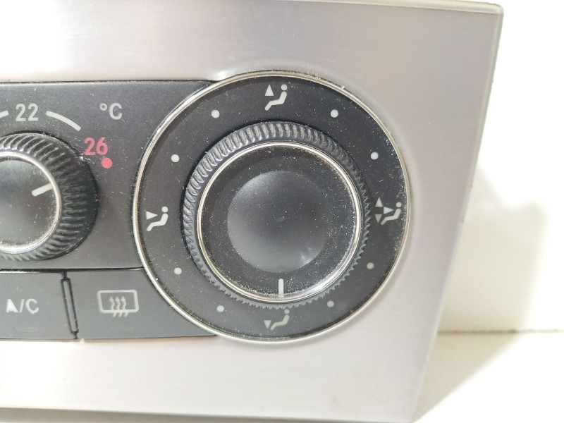 Recambio de mando climatizador para mercedes-benz clase c coupé (cl203) c 220 cdi (203.708) referencia OEM IAM A2038304085  