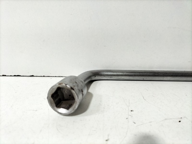 Recambio de llave rueda para mercedes-benz clase c coupé (cl203) c 220 cdi (203.708) referencia OEM IAM A2215810001  
