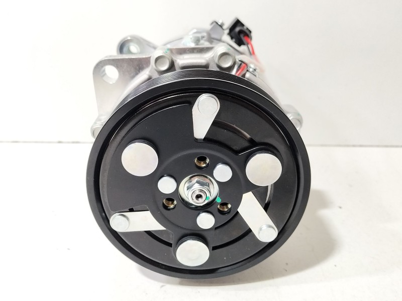Recambio de compresor aire acondicionado para volkswagen golf iv (1j1) 1.9 tdi referencia OEM IAM 1J0820803  