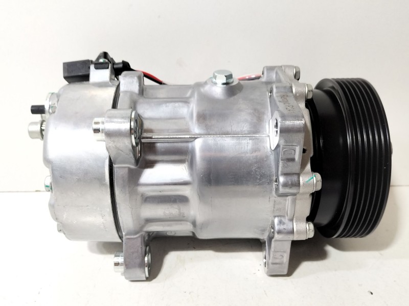 Recambio de compresor aire acondicionado para volkswagen golf iv (1j1) 1.9 tdi referencia OEM IAM 1J0820803  