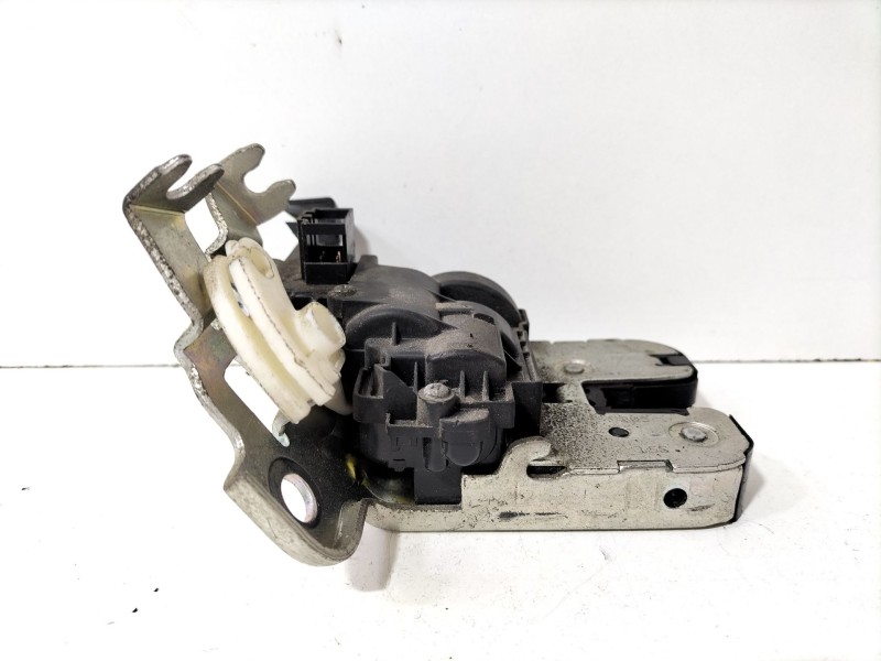 Recambio de cerradura maletero / porton para audi a3 sportback (8pa) 2.0 tdi 16v referencia OEM IAM 8R0827505A  