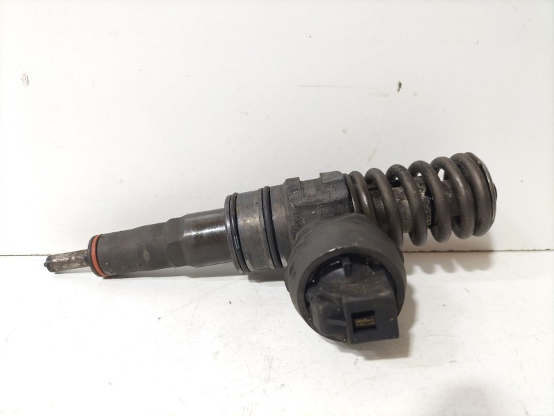 Recambio de inyector para volkswagen golf v (1k1) 1.9 tdi referencia OEM IAM 038130073AG  