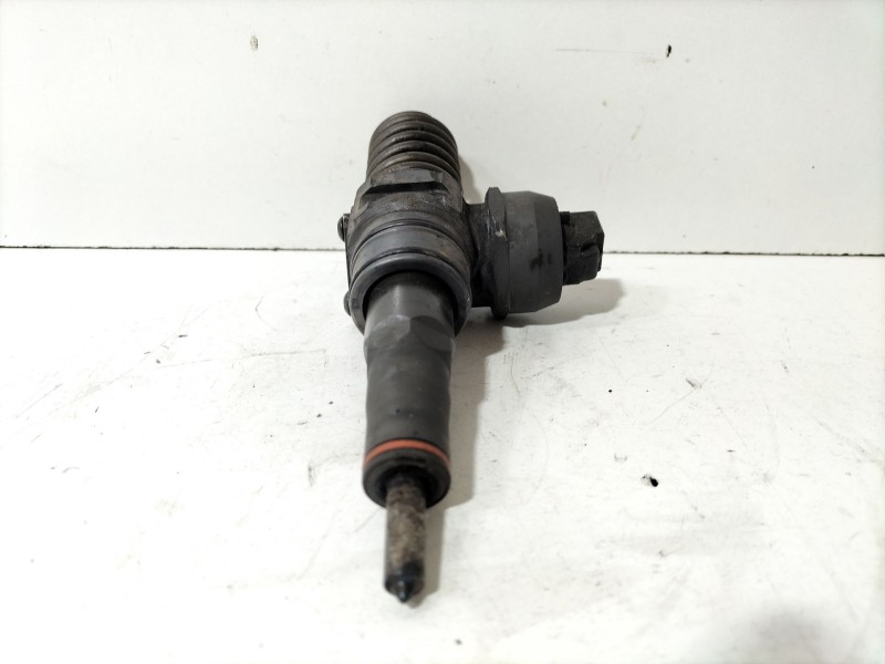 Recambio de inyector para volkswagen golf v (1k1) 1.9 tdi referencia OEM IAM 038130073AG  