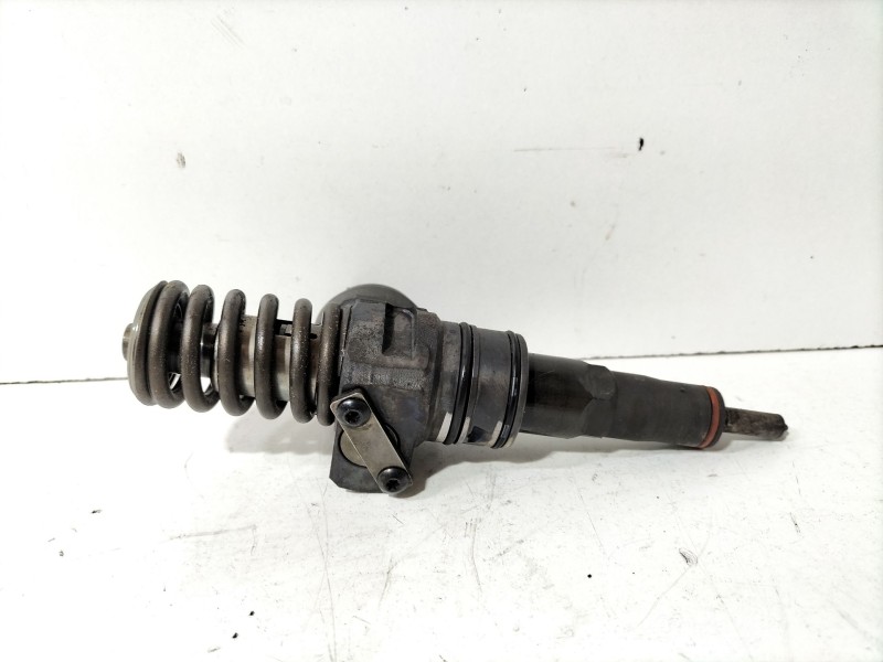 Recambio de inyector para volkswagen golf v (1k1) 1.9 tdi referencia OEM IAM 038130073AG  
