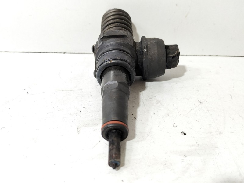 Recambio de inyector para volkswagen golf v (1k1) 1.9 tdi referencia OEM IAM 038130073AG  