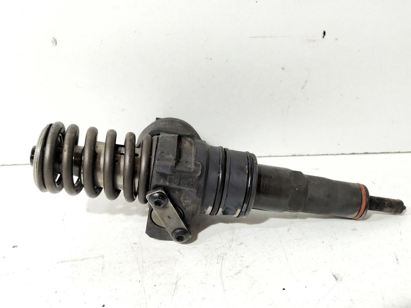 Recambio de inyector para volkswagen golf v (1k1) 1.9 tdi referencia OEM IAM 038130073AG  