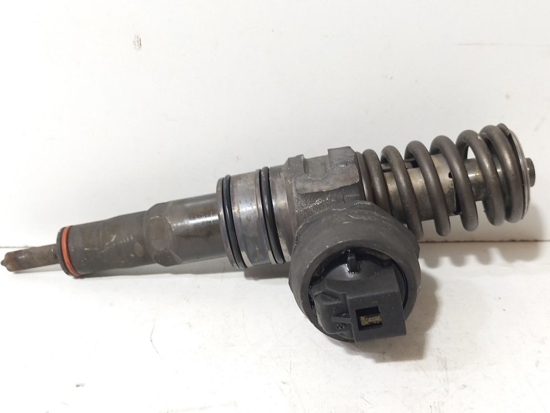 Recambio de inyector para volkswagen golf v (1k1) 1.9 tdi referencia OEM IAM 038130073AG  