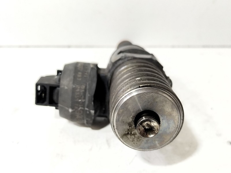 Recambio de inyector para volkswagen golf v (1k1) 1.9 tdi referencia OEM IAM 038130073AG  