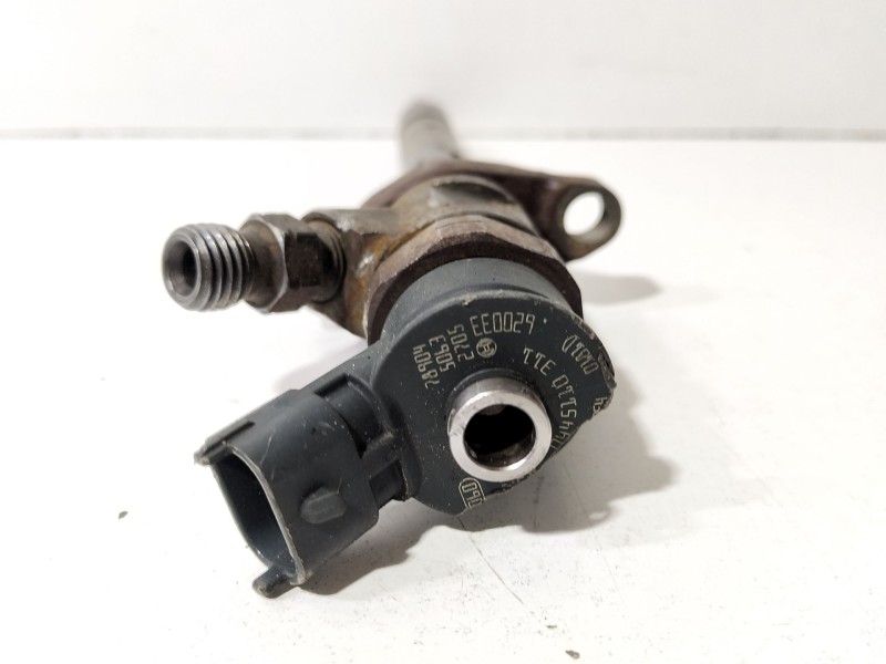 Recambio de inyector para peugeot partner kombi confort referencia OEM IAM 0445110311  
