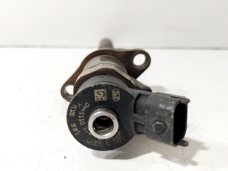 Recambio de inyector para peugeot partner kombi confort referencia OEM IAM 0445110311  