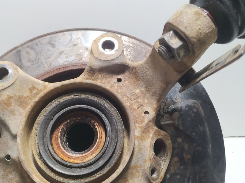 Recambio de mangueta delantera izquierda para nissan terrano ii (r20) 2.7 tdi 4wd referencia OEM IAM Nissan Terrano II (R20)  