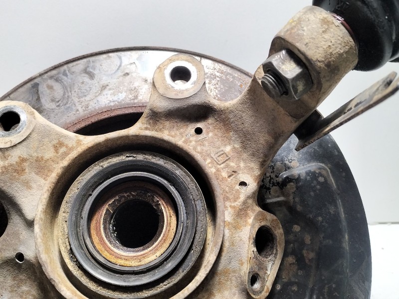 Recambio de mangueta delantera izquierda para nissan terrano ii (r20) 2.7 tdi 4wd referencia OEM IAM Nissan Terrano II (R20)  